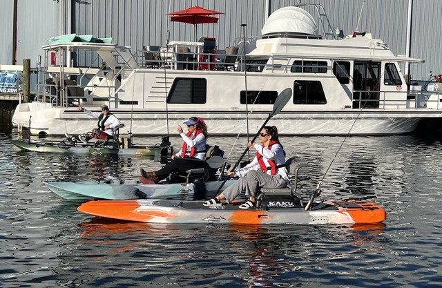 Anglers Inn Floating Suite Luxury houseboat— Scallop Kayak Three Sisters Springs