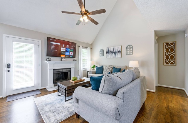 Animal Friendly 3BR Stylish Escape, Near LakePoint