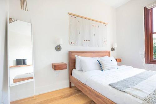 Annabelle 2D Downtown 2 BR 2BA near City Market