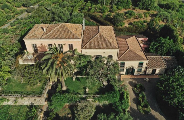 Antico Borgo Etneo Country Hotel