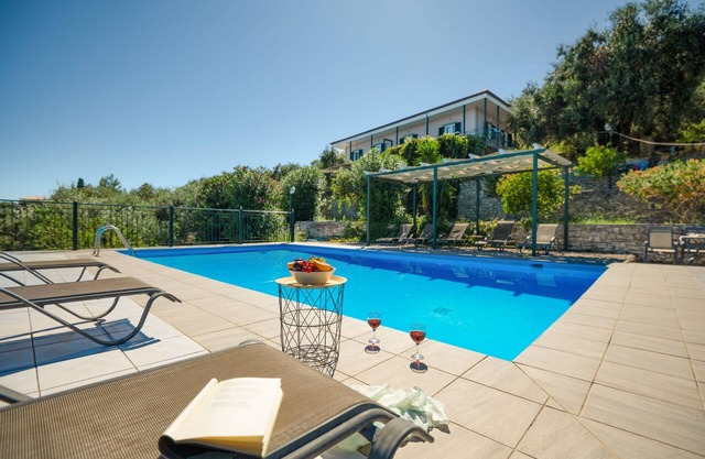 Antigoni Villa Dio in Longos