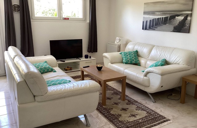 Apartment Sleeps 4 with Private Pool