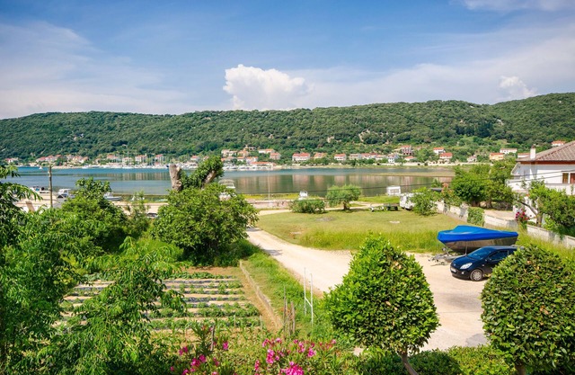 Apartments Jasna (65261-A1) - Supetarska Draga - island Rab