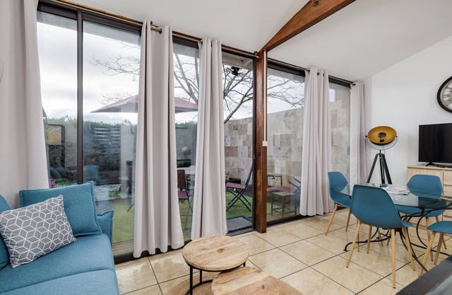 Apartment 'A La Belle Vie' with Private Terrace, Wi-Fi and Air Conditioning