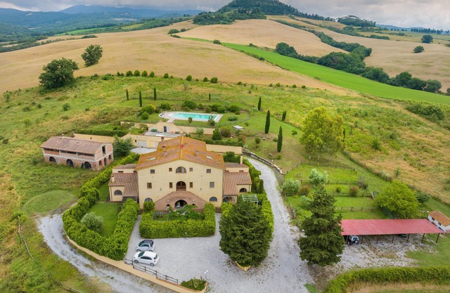 Apartment "La Casa Colorata" with Shared Pool
