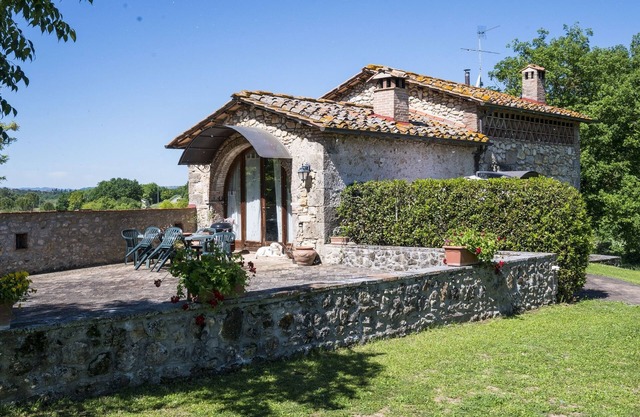 APART. OF CHARM, AIR CONDITIONING, FENCED POOL IN THE HEART OF CHIANTI-FLORENCE