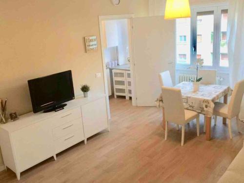 Apartament 76 mt2 Milano fiera city self check-in