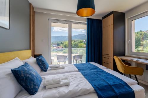 Apartament Golden Hour z widokiem na Śnieżkę, 2 sypialnie, klimatyzacja, obok aquaparku, blisko do Wang by Apartamenty w Karkonoszach