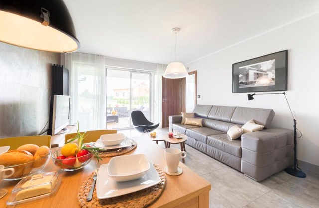 Apartament Kalinowo Golf - salon z opcją spania, kuchnia i 2 sypialnie, 1-6 osób