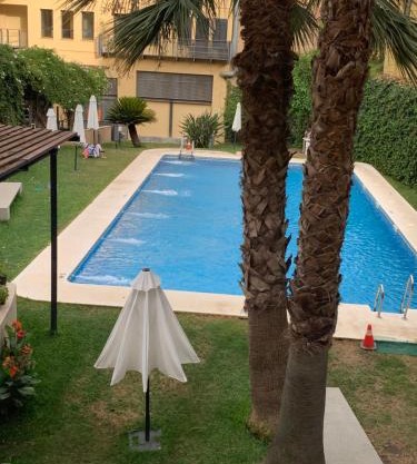 Apartamento próximo al centro de 2 dormitorios con piscina