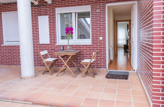 Apartamento Ria de Boo, Con patio privado