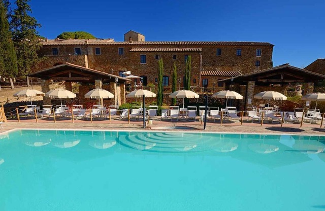 Apartement with air conditioning and outdoor pool