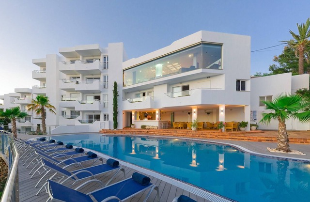 Aparthotel Ferrera Beach