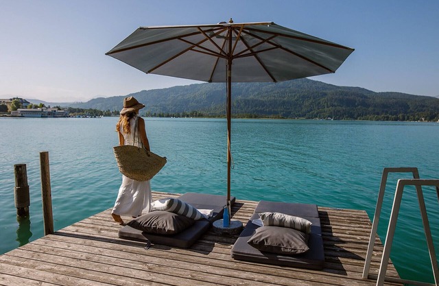 Apartment on Lake Wörthersee with 2 bedrooms, garden & private lake access