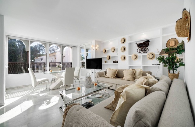 Apartment 'Vistahermosa' with Shared Pool, Wi-Fi and Air Conditioning