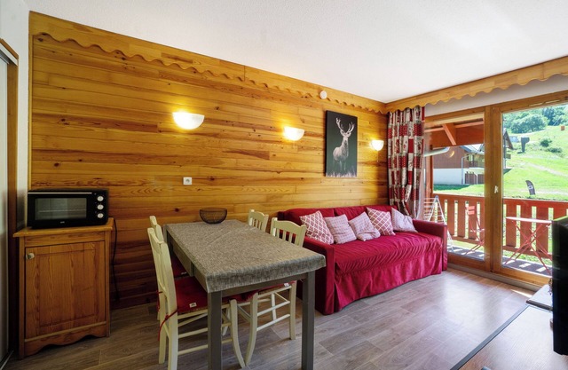 Apartment 'A3 405 Appart Au Pied Des Pistes' with Mountain View and Balcony