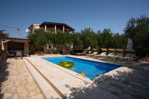 Apartman Magas with private pool