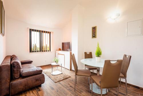 Apartmani Kremena small beach 200m