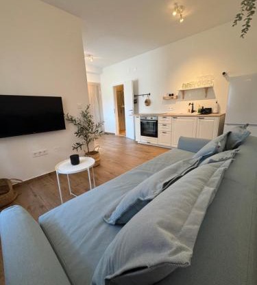Apartmant SEASIDE - great location, 2 min from beach, sunny terrace