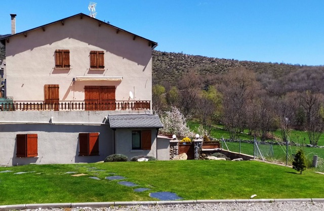 Apartment in Agoustrine, Llivia, overlooking the river.