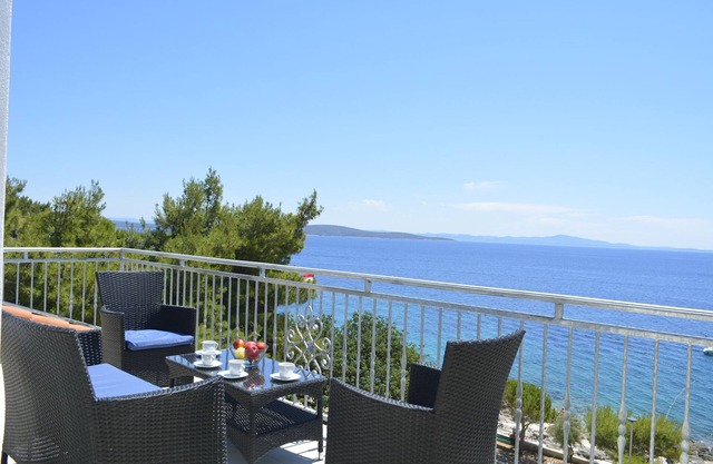 Apartments Marija (34031-A1) - Ivan Dolac - island Hvar