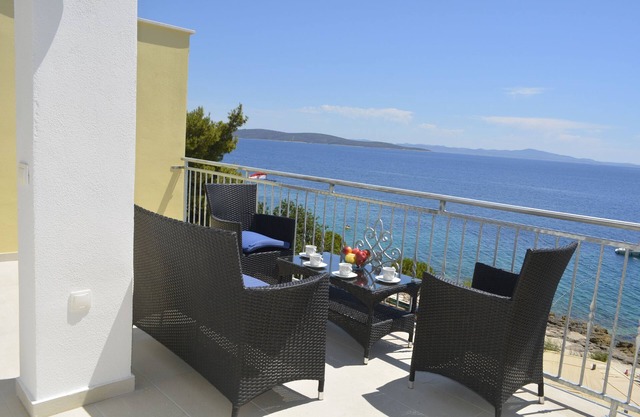 Apartments Marija (34031-A2) - Ivan Dolac - island Hvar