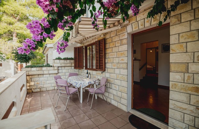Apartments Antun (33181-A1) - Ivan Dolac - island Hvar