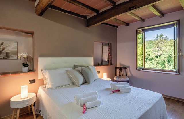 Apartment 'La Casina Di Francesca' with Wi-Fi and Parking