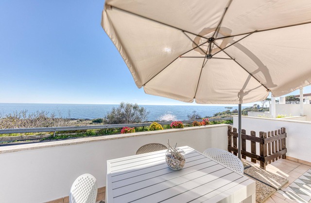 Apartment 'Villetta Del Cuore' with Sea View, Wi-Fi and Air Conditioning
