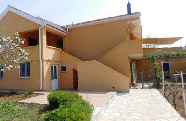 Apartment 1 / JULIETA