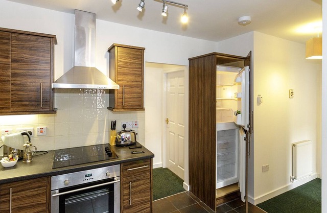 Apartment 105B Close to Durham 2 Bedrooms.