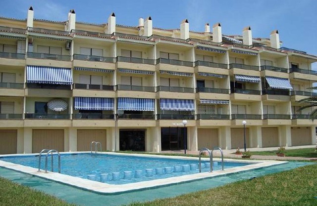 Apartment 1st line sandy beach, swimming pool, terrace sea view