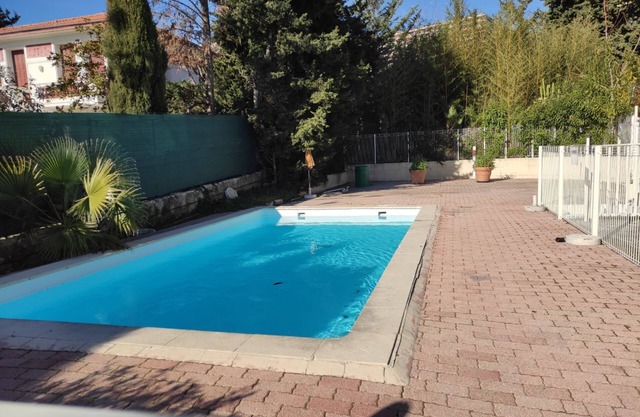 Apartment 4 people, sea view 500m from the Promenade des Anglais, swimming pool