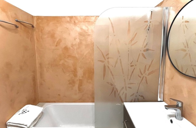 Apartment 80 m2 with swimming pool, calm and bright