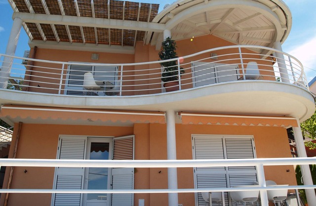 Apartment a 45sqm, unobstructed sea view, about 150m to the sea