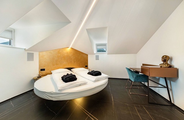 Apartment 'App 304 Palazzo Cavour' with Mountain View, Wi-Fi and Air Conditioning