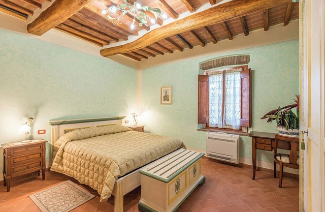 Apartment 'Appartamento Smeraldo' with Shared Pool, Wi-Fi and Air Conditioning
