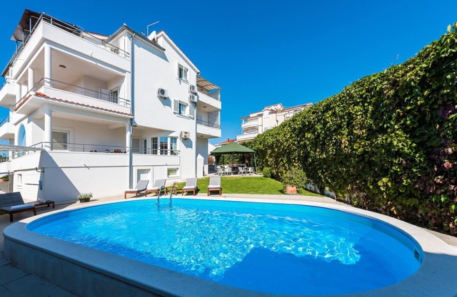 Apartment Arausa with Pool I