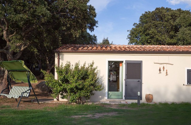 Apartment 'Asfodelo' with Shared Pool, Private Garden and Air Conditioning