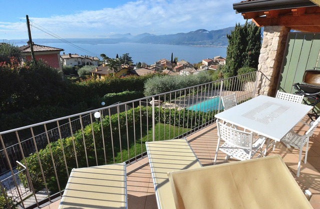 Apartment Bardino with Pool and Lake View