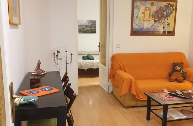Apartment Barcelona, ​5 minutes Sagrada Familia, metro in front, WIFI.