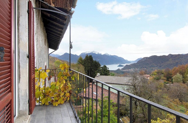 Apartment 'Belcantone' with Lake View, Balcony and Wi-Fi