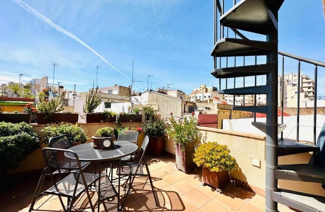 Apartment 'Book Duplex Reus' with Private Terrace, Wi-Fi and Air Conditioning