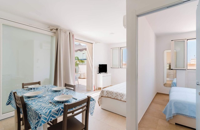Apartment 'Bouganvillea' with Sea View, Shared Terrace and Air Conditioning