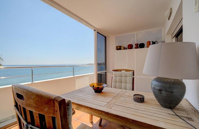 Apartment "Boulevard 105" with Sea View, Pool, Wi-Fi, A/C, Balcony & Garden