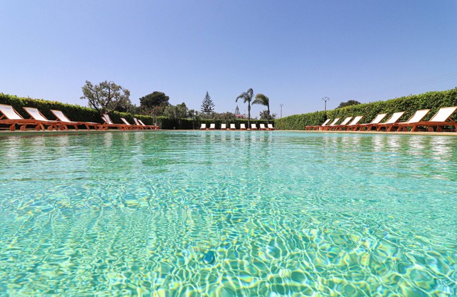 Apartment "Bungalow Pizzutella" close to the Sea with Shared Pool & A/C