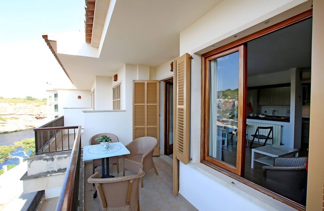 Apartment 'Cala Figuera 2b' with Sea View, Wi-Fi and Air Conditioning