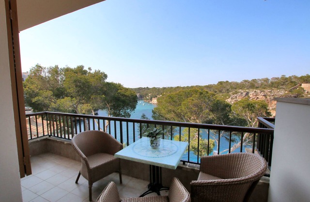 Apartment 'Cala Figuera 4b' with Sea View, Balcony and Wi-Fi