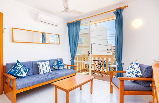 Apartment 'Can Vidal Cabrera' with Private Terrace and close to the beach