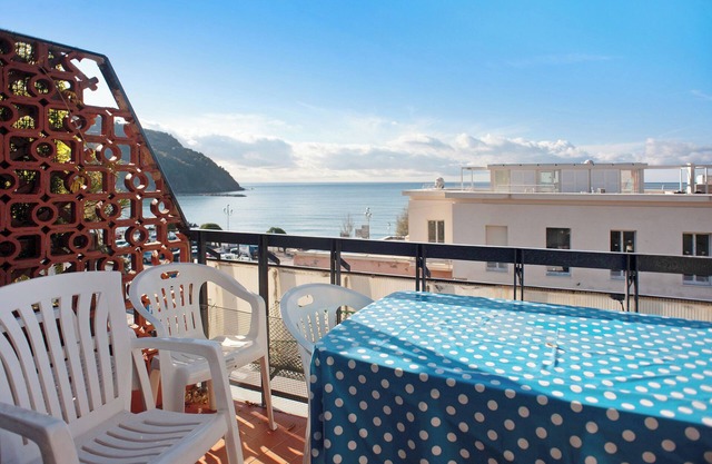 Apartment "Casa Bruno e Iris" with Sea View, Balconies & Wi-Fi